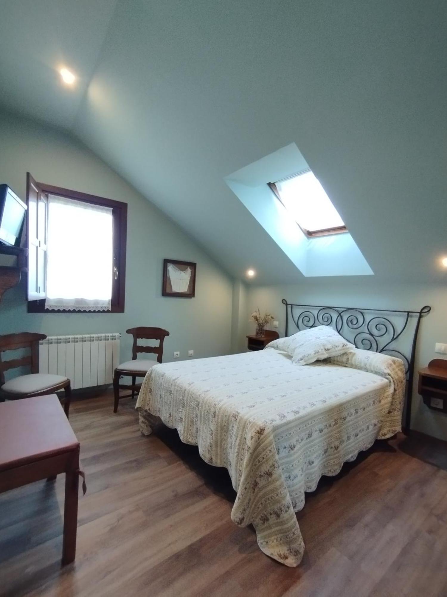Apartamentos La Cruz De Paderne Navia Pokoj fotografie
